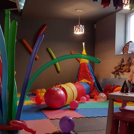 Net Hotel Piteşti Esterno foto