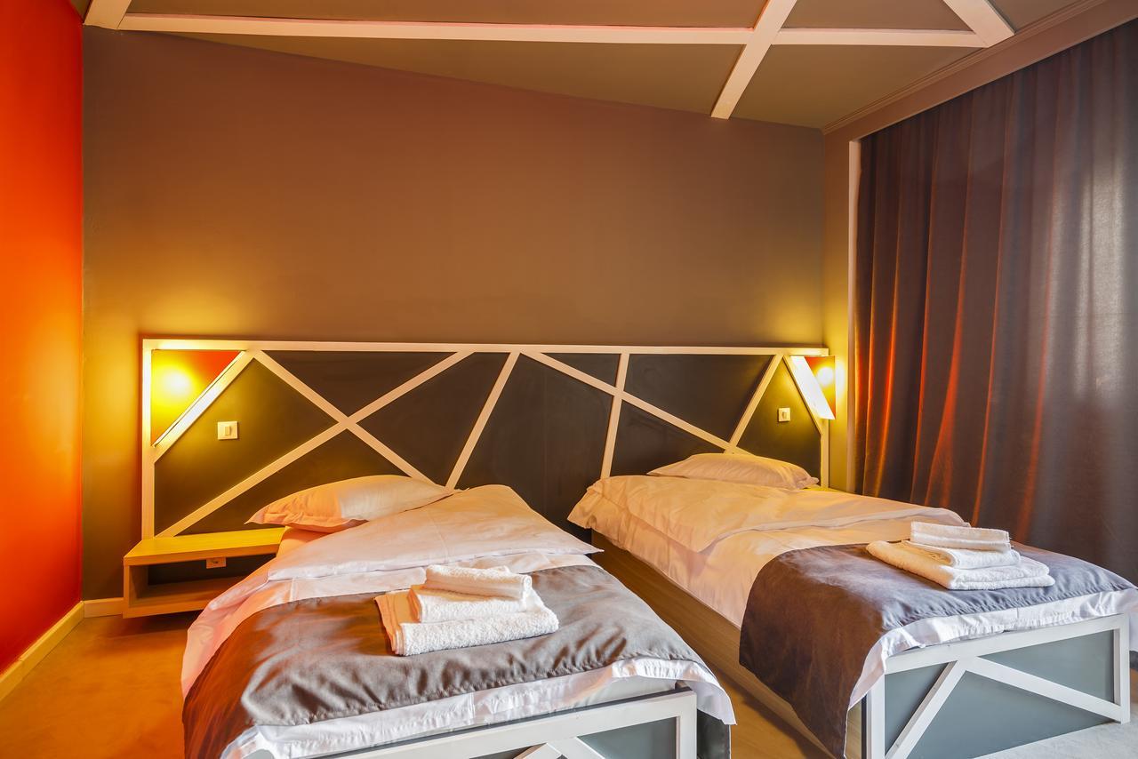 Net Hotel Piteşti Esterno foto