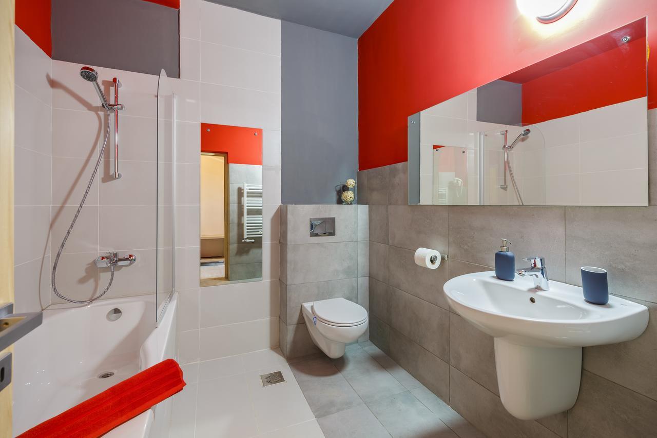 Net Hotel Piteşti Esterno foto
