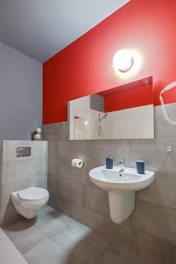 Net Hotel Piteşti Esterno foto