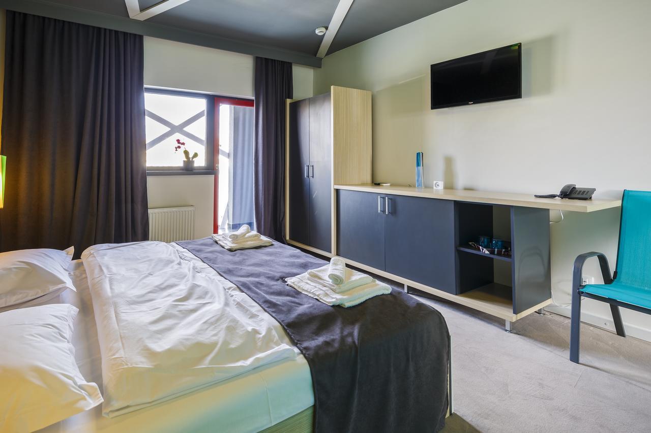 Net Hotel Piteşti Esterno foto
