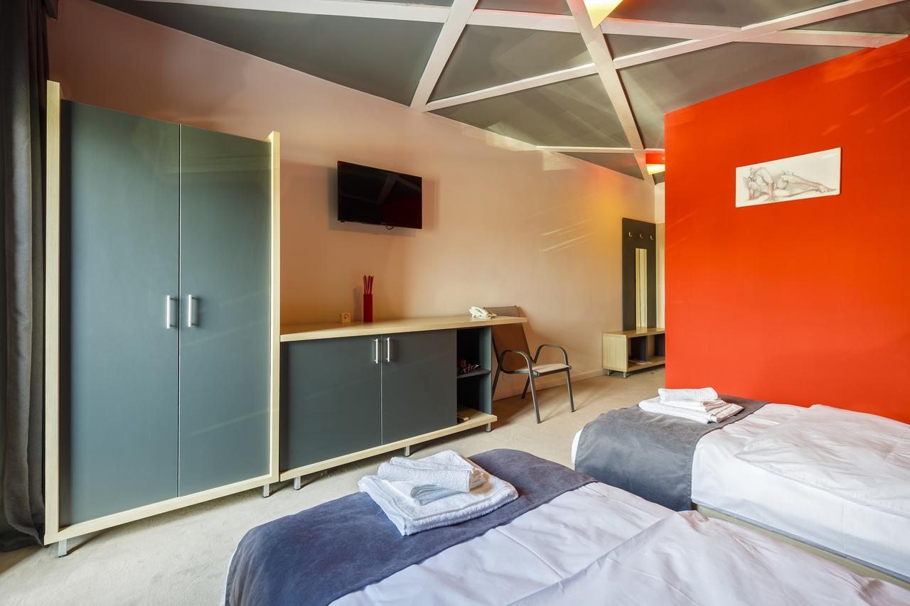 Net Hotel Piteşti Esterno foto