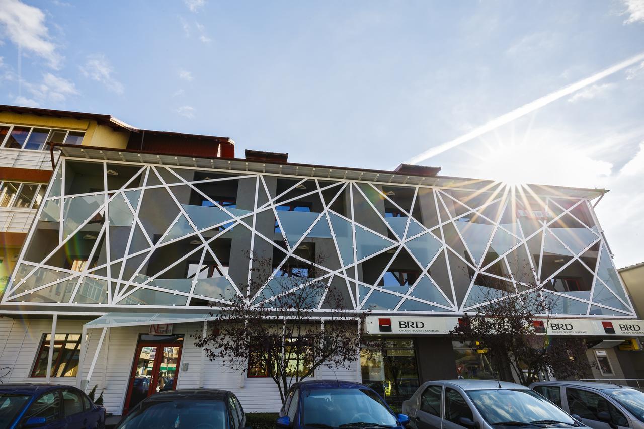 Net Hotel Piteşti Esterno foto