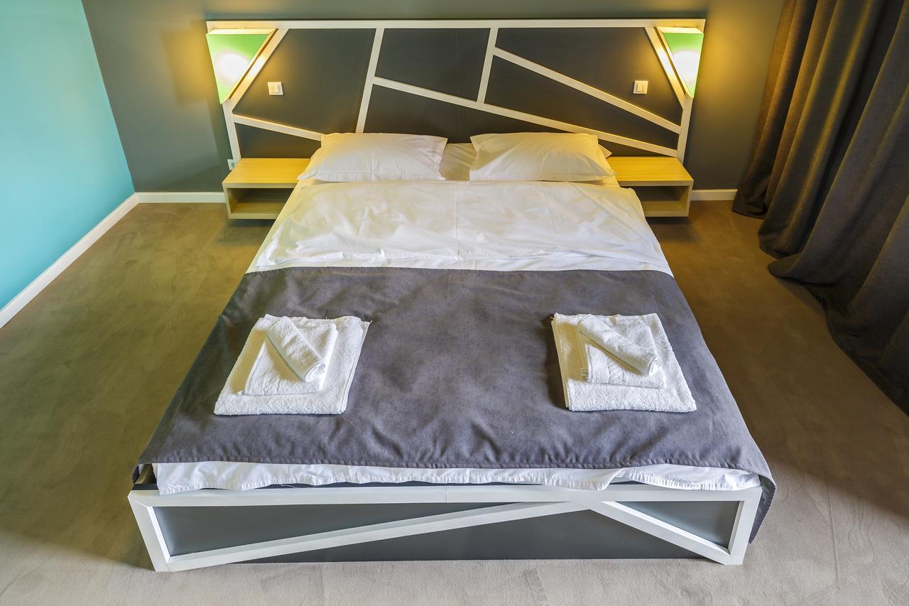 Net Hotel Piteşti Esterno foto