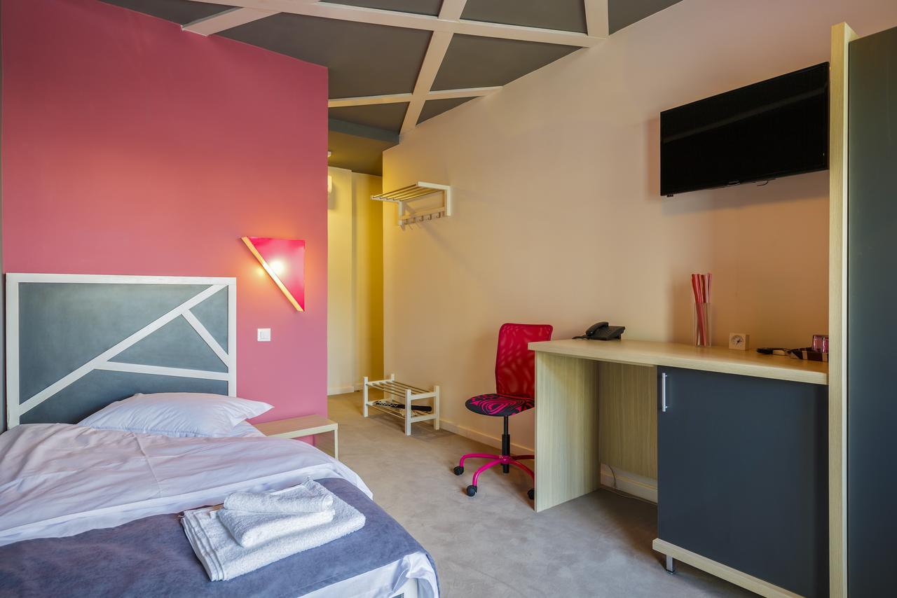 Net Hotel Piteşti Esterno foto