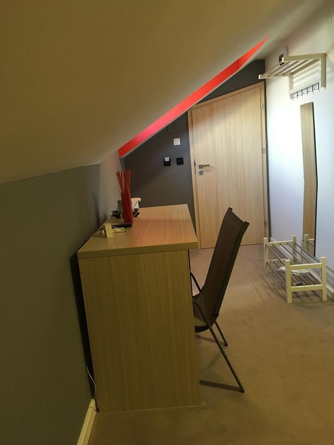 Net Hotel Piteşti Esterno foto