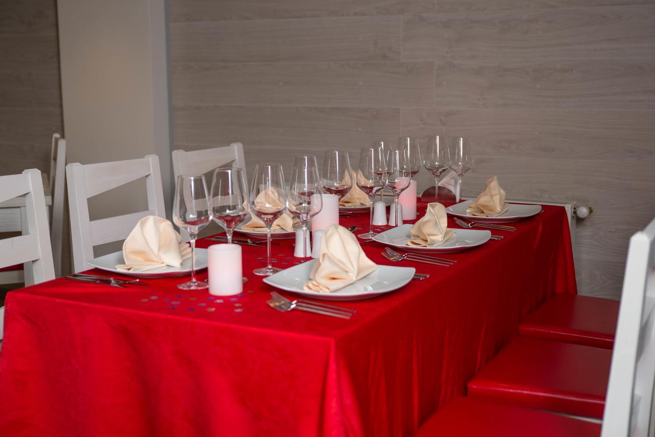 Net Hotel Piteşti Esterno foto
