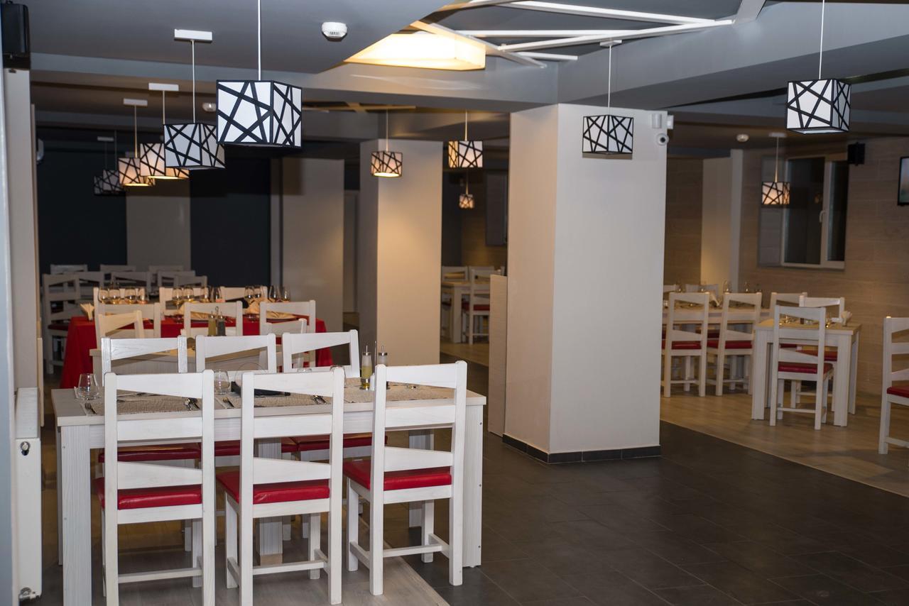 Net Hotel Piteşti Esterno foto