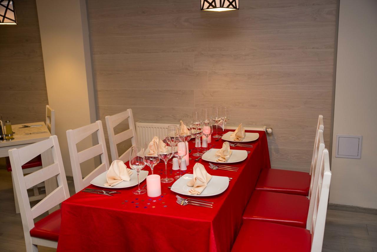 Net Hotel Piteşti Esterno foto